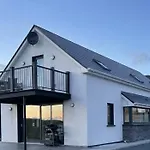 Westcove View Three Bedroom Luxury House With Hot Tub Dom wakacyjny