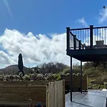 Westcove View Three Bedroom Luxury House With Hot Tub *