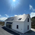 Dom wakacyjny Westcove View Three Bedroom Luxury House With Hot Tub Coad
