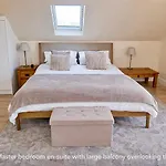 Westcove View Three Bedroom Luxury House With Hot Tub
