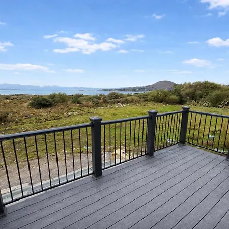 Westcove View Three Bedroom Luxury House With Hot Tub