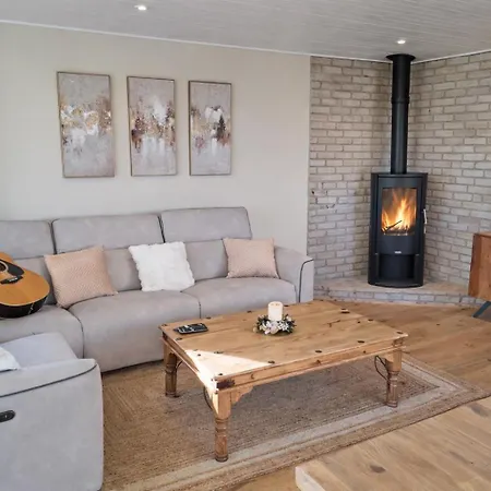Westcove View Three Bedroom Luxury House With Hot Tub * Coad