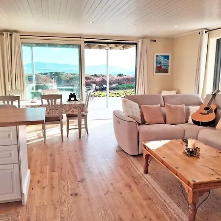 Westcove View Three Bedroom Luxury House With Hot Tub Feriehus