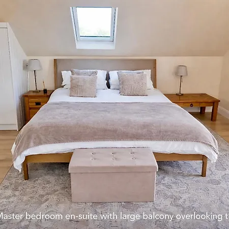 Westcove View Three Bedroom Luxury House With Hot Tub
