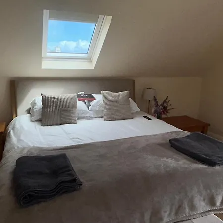 Westcove View Three Bedroom Luxury House With Hot Tub
