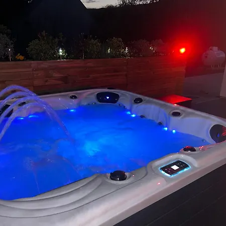 Westcove View Three Bedroom Luxury House With Hot Tub Casa vacanze