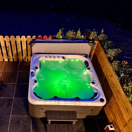 Westcove View Three Bedroom Luxury House With Hot Tub