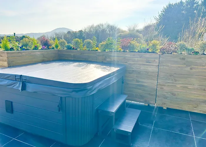 Semesterbostad Westcove View Three Bedroom Luxury House With Hot Tub *