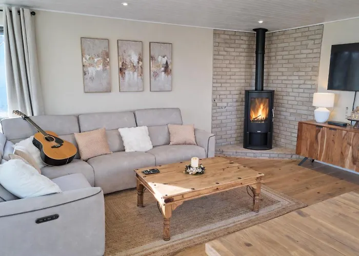 Westcove View Three Bedroom Luxury House With Hot Tub * Coad