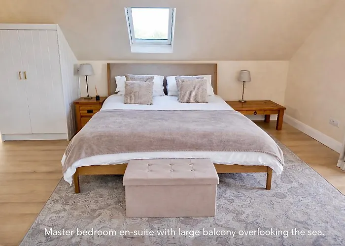 Westcove View Three Bedroom Luxury House With Hot Tub